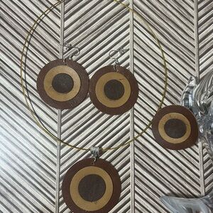 Brown and Tan Circular Pendant Necklace Set